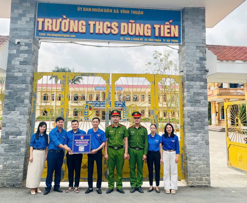 Chi đoàn Công an xã Vĩnh Thuận phối hợp Đoàn xã triển khai thực hiện công trình thanh niên